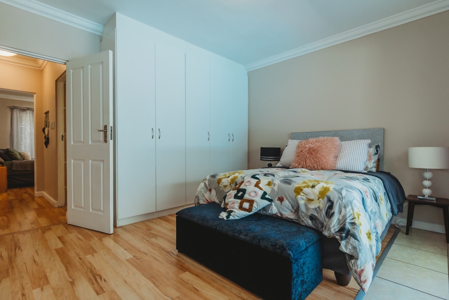 5 Bedroom Property for Sale in Panorama Western Cape